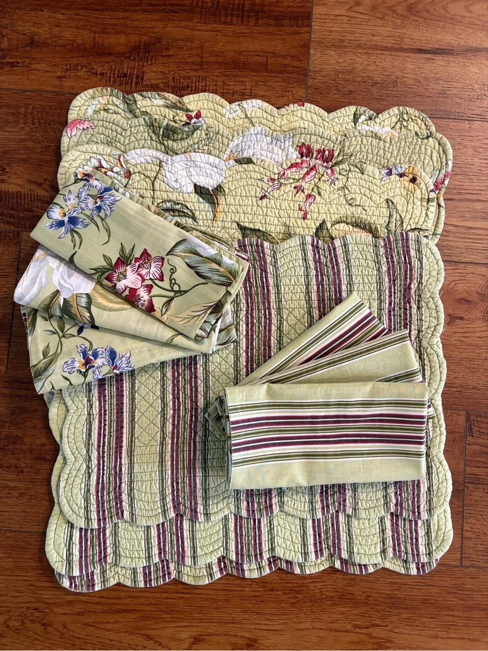 Reversible Floral & Stripe Scalloped Placemats Napkins Set 12 Pc Cottage